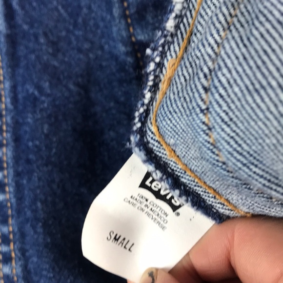 Levi’s | Women’s Jean Jacket - Picture 6 of 7